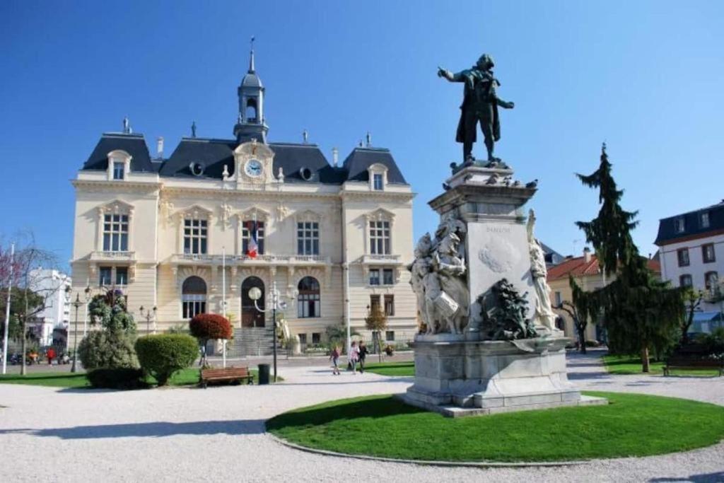 Le Zen -Studio Tout Equipe- Wifi Fibre- Centre Ville Avec Parking Tarbes Kültér fotó